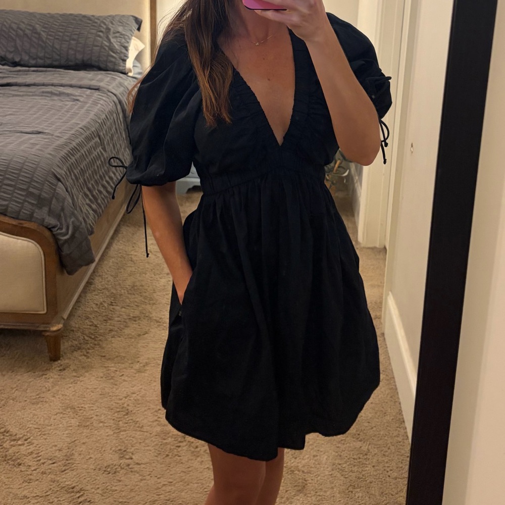 Abercrombie & Fitch Black puff sleeve mini Dress plunging neckline small